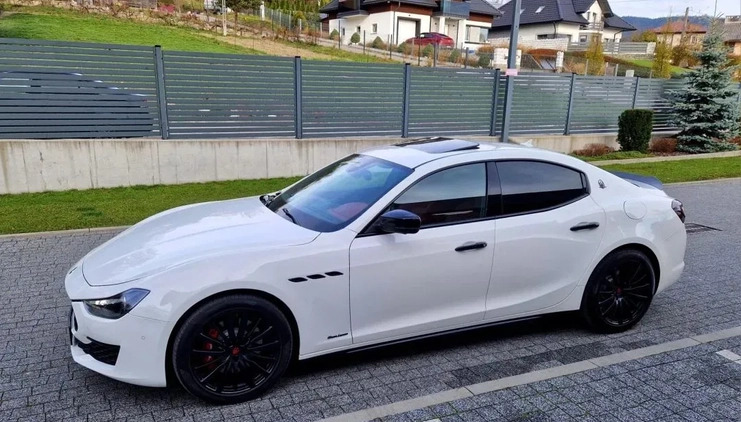 Maserati Ghibli cena 259000 przebieg: 33000, rok produkcji 2019 z Łowicz małe 781